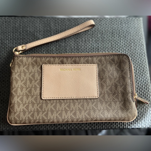 Michael kors zippered Brown and tan 2 zippered wallet/wristlet - Picture 3 of 16
